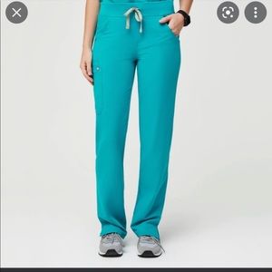 Figs woman’s kade cargo scrub pants in teal